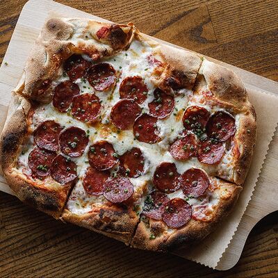 Большая пинца Пепперони в Pasta Salsa Osteria по цене 1100 ₽