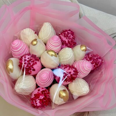 Клубника в шоколаде букет Нежность 19 ягод в Bloom House по цене 3490 ₽