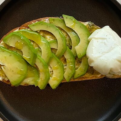 Брускетта с авокадо и яйцом пашот в Coffeelab 39 по цене 380 ₽