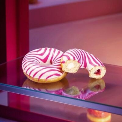 Донат Panna cotta с начинкой из малины и творожного сыра в Subway по цене 180 ₽