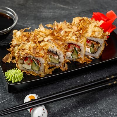 Ролл фирменный Бонито с угрем в Sushi Pizza Top по цене 579 ₽
