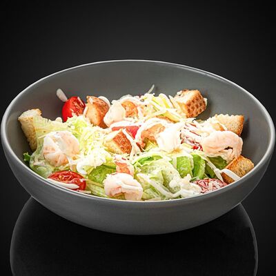 Салат Цезарь с креветкамив Монако пицца по цене 650 ₽