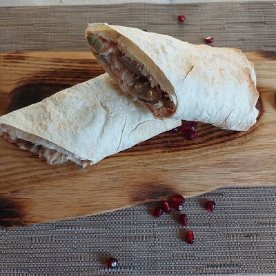 Ролл шашлык со свининой в Пхали-Гали по цене 300 ₽