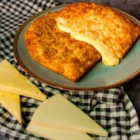 Чебурек с сыром в Чебуречная у Мартина
