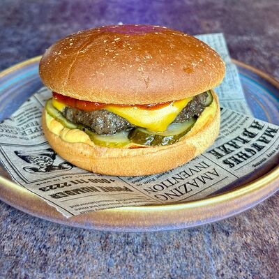 Чизбургер в Pink milk x Lift по цене 680 ₽