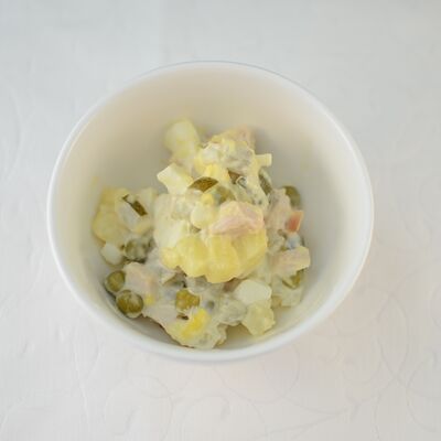 Оливье с ветчиной в Самовар на Минусинской по цене 90 ₽