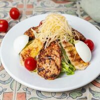 Салат Цезарь с курицей халяль в Cappadocian Grill