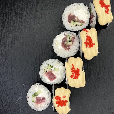 Ролл с тунцом и сырным муссом в Докими по цене 495