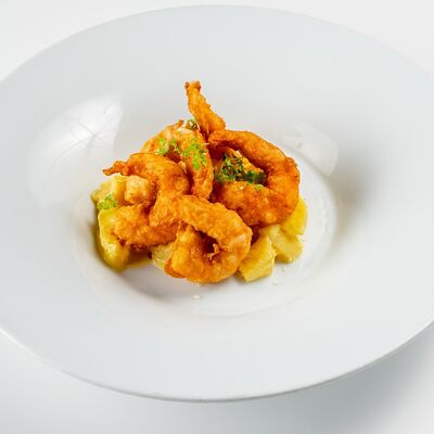 Креветки попкорн с ананасом и соусом лакса в Космос по цене 700 ₽