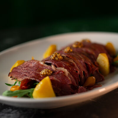 Салат с пастрами и мариноваными овощами в Наша хвоя по цене 980 ₽