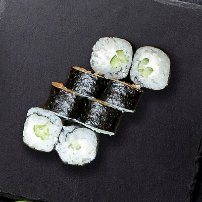 Ролл с огурцомв Royal по цене 299 ₽