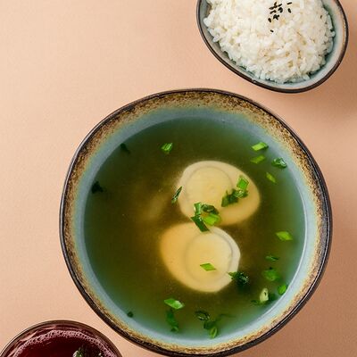 Бульон говяжий с яйцом и зеленью в Lee's Food по цене 249