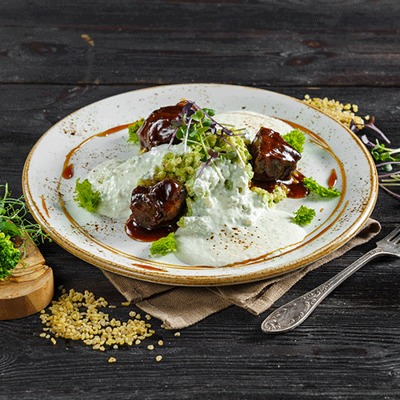 Томленые говяжьи щечки с булгуром в ИТЛЕ Стейк-кафе Halal по цене 1100