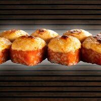 Ролл Big запеченный Калифорния саломон в Большой и маленький ролл