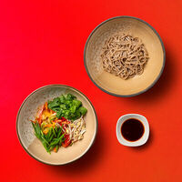 Вок с курицей, гречневой соба и соусом терияки в VASILCHUKI ресторан