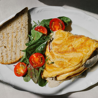Омлет с грибами в трюфельном соусе в Гостиная по цене 570 ₽