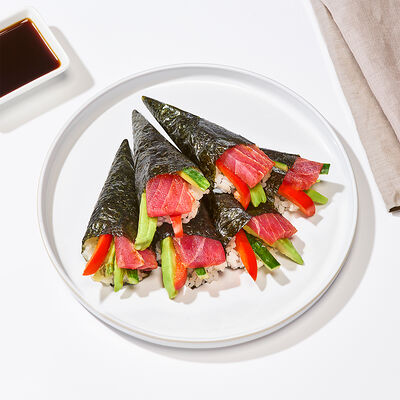 Темаки-суши с тунцом кимчи в Много лосося по цене 580