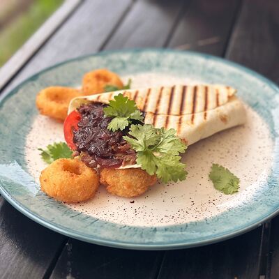 Фирменный ролл Гусяш в Хинкали от Гуся по цене 348 ₽