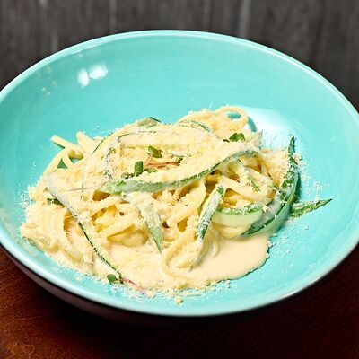 Паста четыре сыра с цукини в Chester по цене 560 ₽