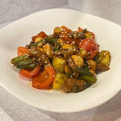 Жаренный на воке ягненок в Kazuki по цене 706 ₽