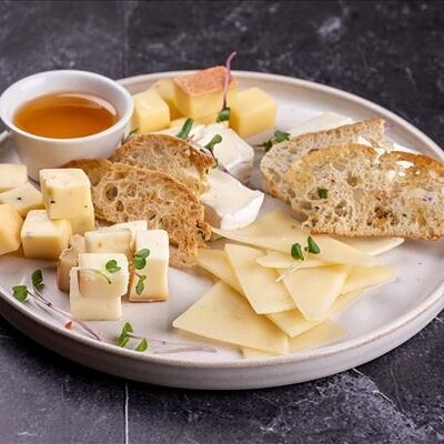 Сырное ассорти в Refettorio по цене 1250 ₽