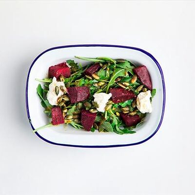 Салат свекольный с рукколой в Coco по цене 2000 ₸