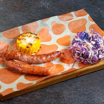 Колбаски на гриле с коул слоу и кукурузой в Груша по цене 902 ₽