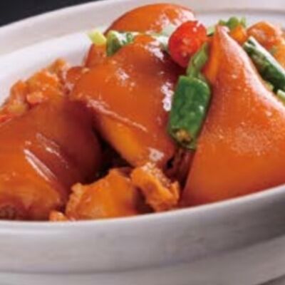 Тушеные свиные копыта в остром соусев ГУаНЬ ЯНЬ по цене 1750 ₽