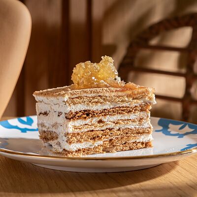 Медовик в Lali по цене 640 ₽