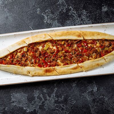 Пиде с говядиной в Таксиммайдан по цене 1150 ₽