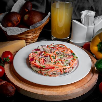 Салат Гусарский с говядиной в Тесоро по цене 640 ₽