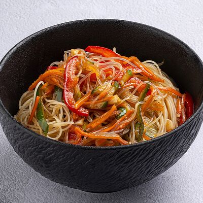 Двойная Фунчоза с овощами в соево-чесночном соусе в Чао пицца по цене 395 ₽