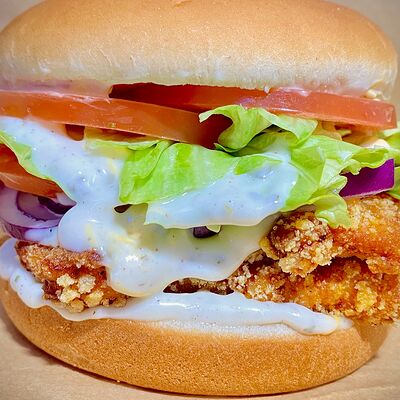 Бургер со стрипсами и Чесночным соусом в ЗА ОБЕ ЩЁКИ по цене 300 ₽