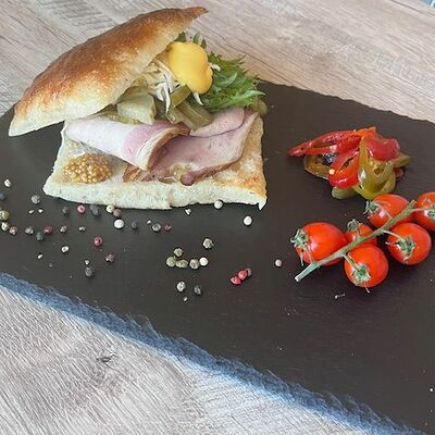 Панини Ветчинный в Сыр вашему дому по цене 324 ₽