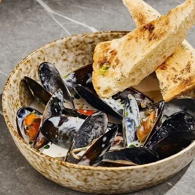 Мидии в соусе блю чиз с чиабаттой в Гастробар DOM по цене 650