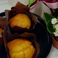 Ванильный маффин с абрикосовым джемом в Кафе 737