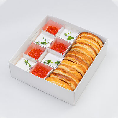 Бокс с панкейками и красной икрой в Изикофе по цене 4500 ₽