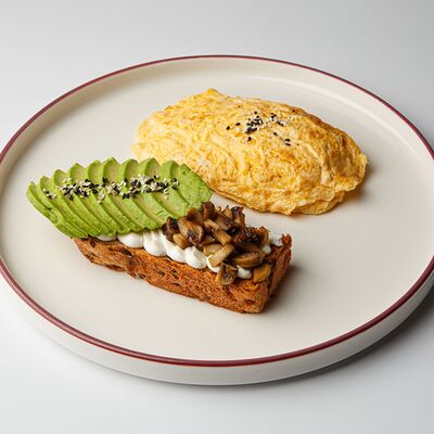 Аво тост Грибы и авокадов Avo kitchen & bar по цене 700 ₽