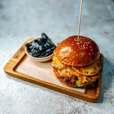 Бургер Hawaii в Butcher по цене 970 ₽