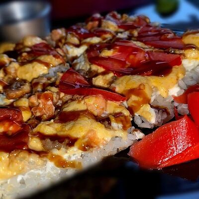 Суши Пицца в Жадина-говядина соленый огурец по цене 470 ₽