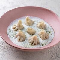 Мини-хинкали с бараниной в соусе мацони в ODA