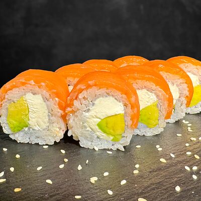 Филадельфия с авокадо в Красная рыба по цене 680 ₽