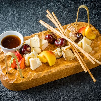 Ассорти итальянских сыров в Florentini City Café по цене 1350 ₽