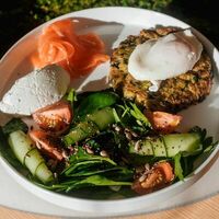 Оладушек из цукини с лососем, сыром лабне, яйцом пашот и свежим салатом в MAYAR