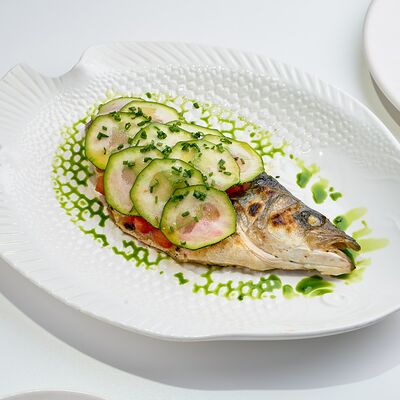 Сибас на гриле с молодым кабачком и томатной сальсой в Клёво по цене 1650 ₽