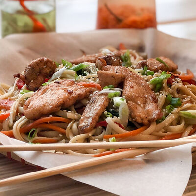 Лапша удон с курицей в Starwok по цене 460