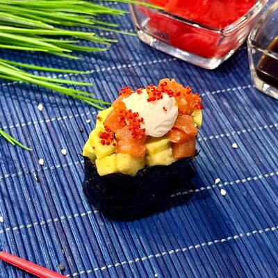 Гункан сливочный с лососем в Уфтанма по цене 229 ₽