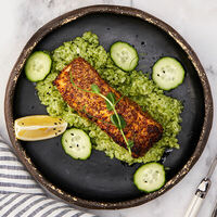 Стейк из лосося с рисом песто в Mojo