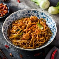 Лапша в устричном соусе с креветками в Там Ем Кафе