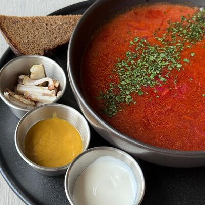 Борщ с мраморной говядиной в Mozza Pizza по цене 550 ₽